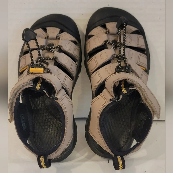 CHILDREN'S KEEN WATERPROOF SHOES (sz 1) - Picture 1 of 6